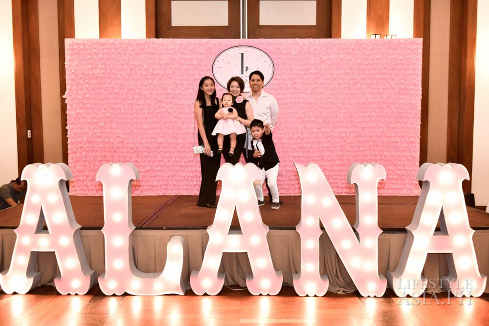 Family Photo Danielle, Cat, Carlo, Asher and Alana Antonio