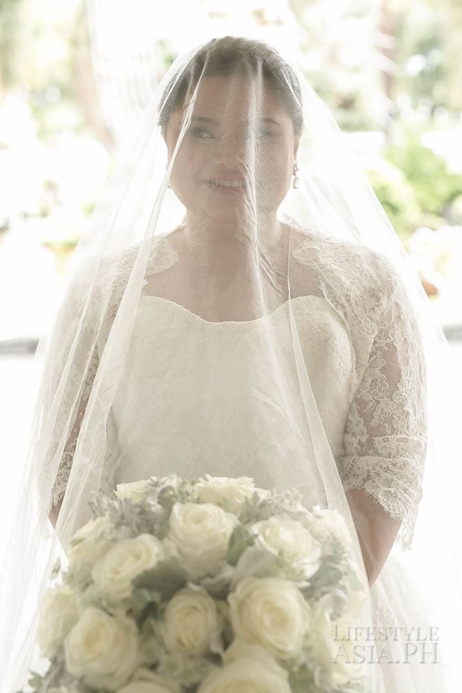 The bride walking in