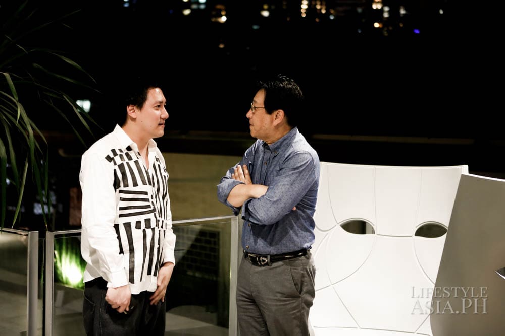 Carlo Calma and Jess Montemayor discussing art