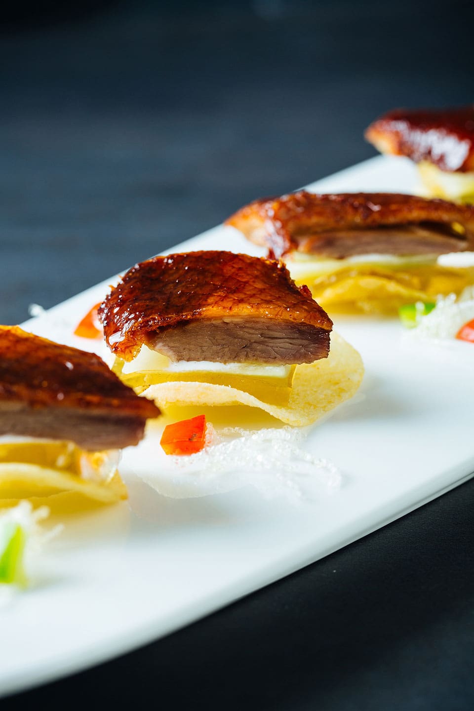 Peking Duck wit Osmanthus Flower Jelly on Potato Chip