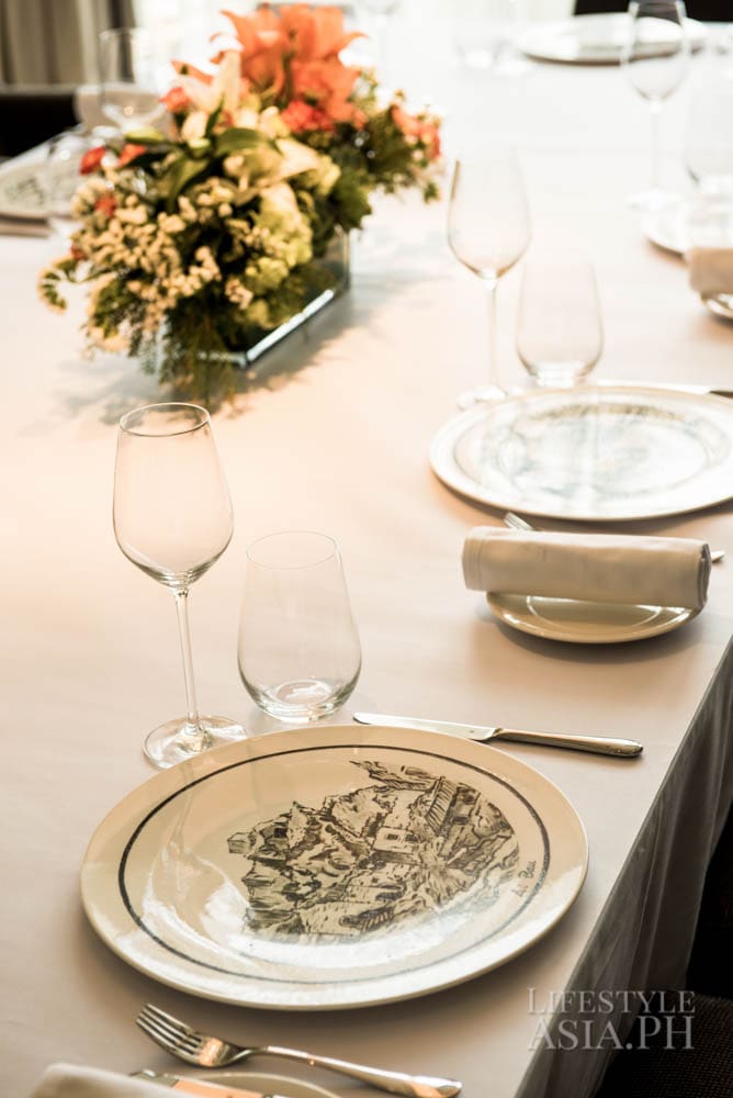 Plates with Mirèio inspired illustrations