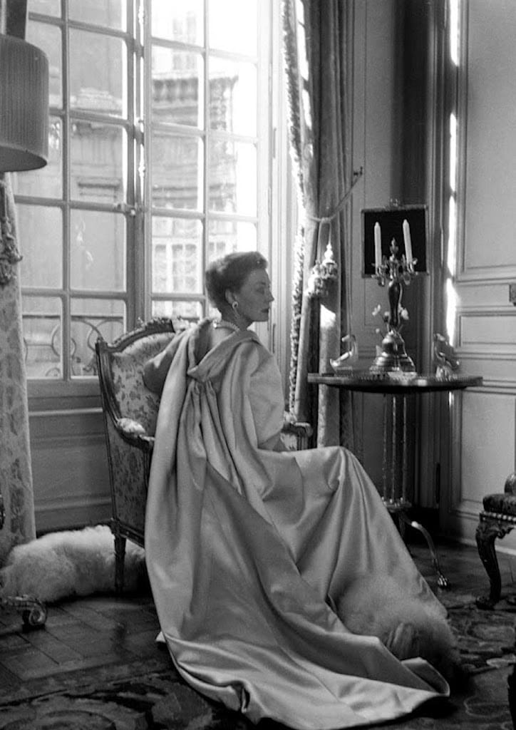 Countess Mona von Bismarck only wore Balenciage, and cried for three days when the deisnger died