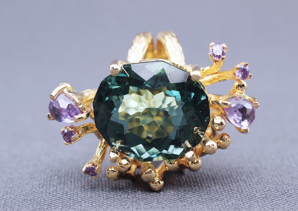 Tim Tam Ong Ring for heightened glamor