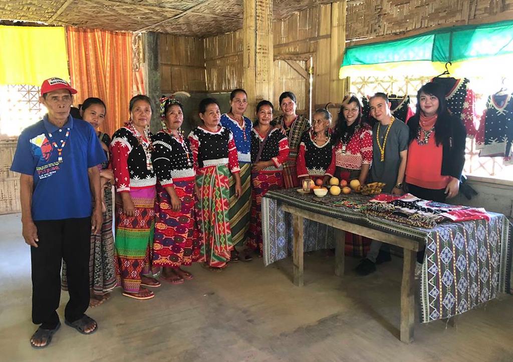 The fashion design graduate, whose thesis focused on the reinvention of the traditional Bagobo Tagabawa into a casual wear, drew from the richness of the weaving traditions in Mindanao.