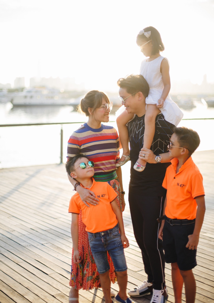 Dr. Aivee with Dr. Z Teo and their children, Keli, KenZ and Kenzo (Photograph by Sweet Escape)