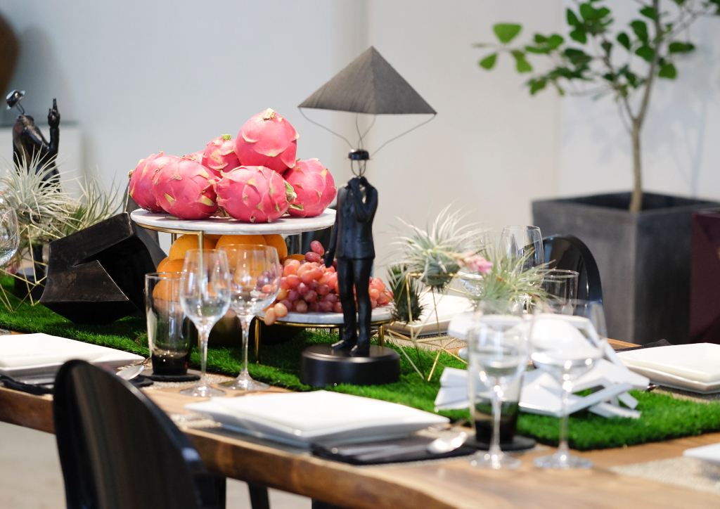 Rissa pays close attention to details, displaying art on her tablescapes