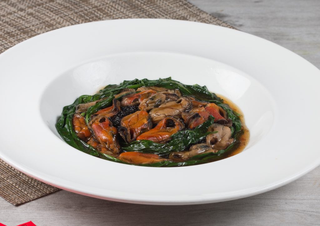 Braised oysters with sea moss in superior sauce