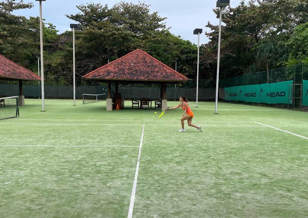 Wendy Puyat playing tennis
