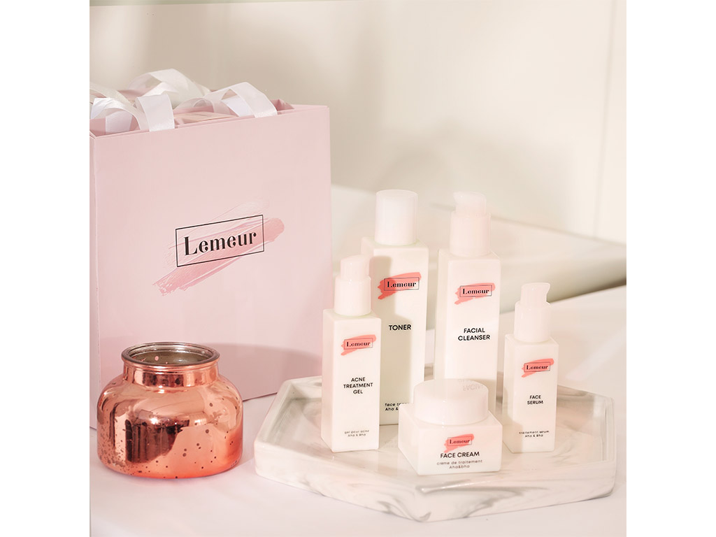 The Lemeur packaging only uses eco-friendly materials and porcelain containers