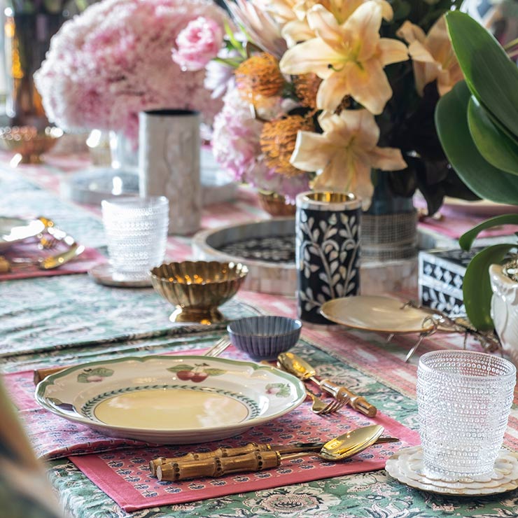 Pie Alvarez table setting