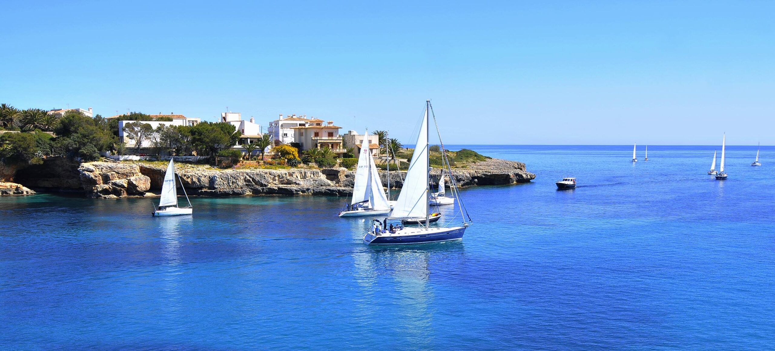 Sailing in Club Nautic Porto Cristo