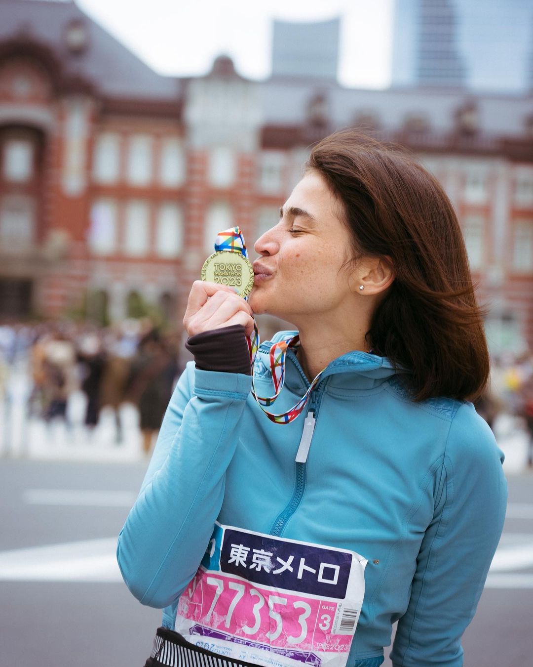 Anne Curtis with her Tokyo Marathon 2023 medal