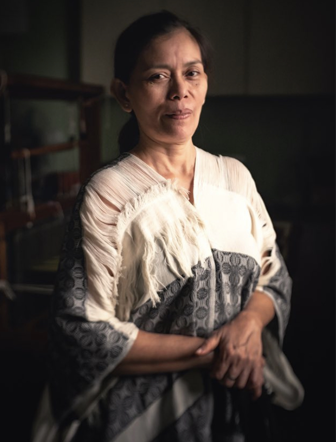 Rosalie, a beautiful weaver of Maison Métisse/Photo courtesy of Maison Métisse