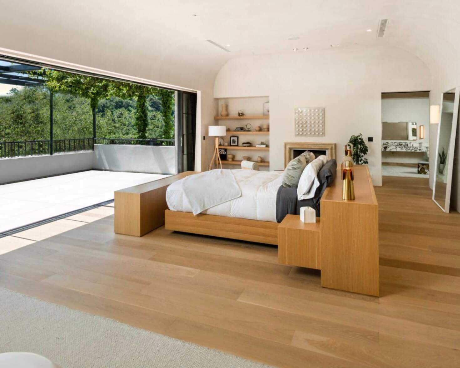 Drake selling beverly hills manshion