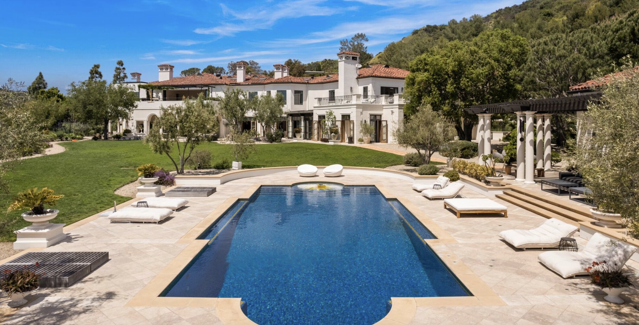 Drake selling beverly hills manshion