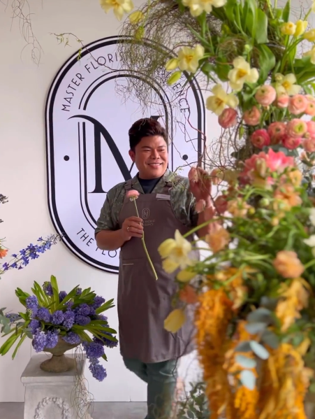Teddy Manuel in a sustainable floristry workshop in Singapore, hosted by Kaina Underwood