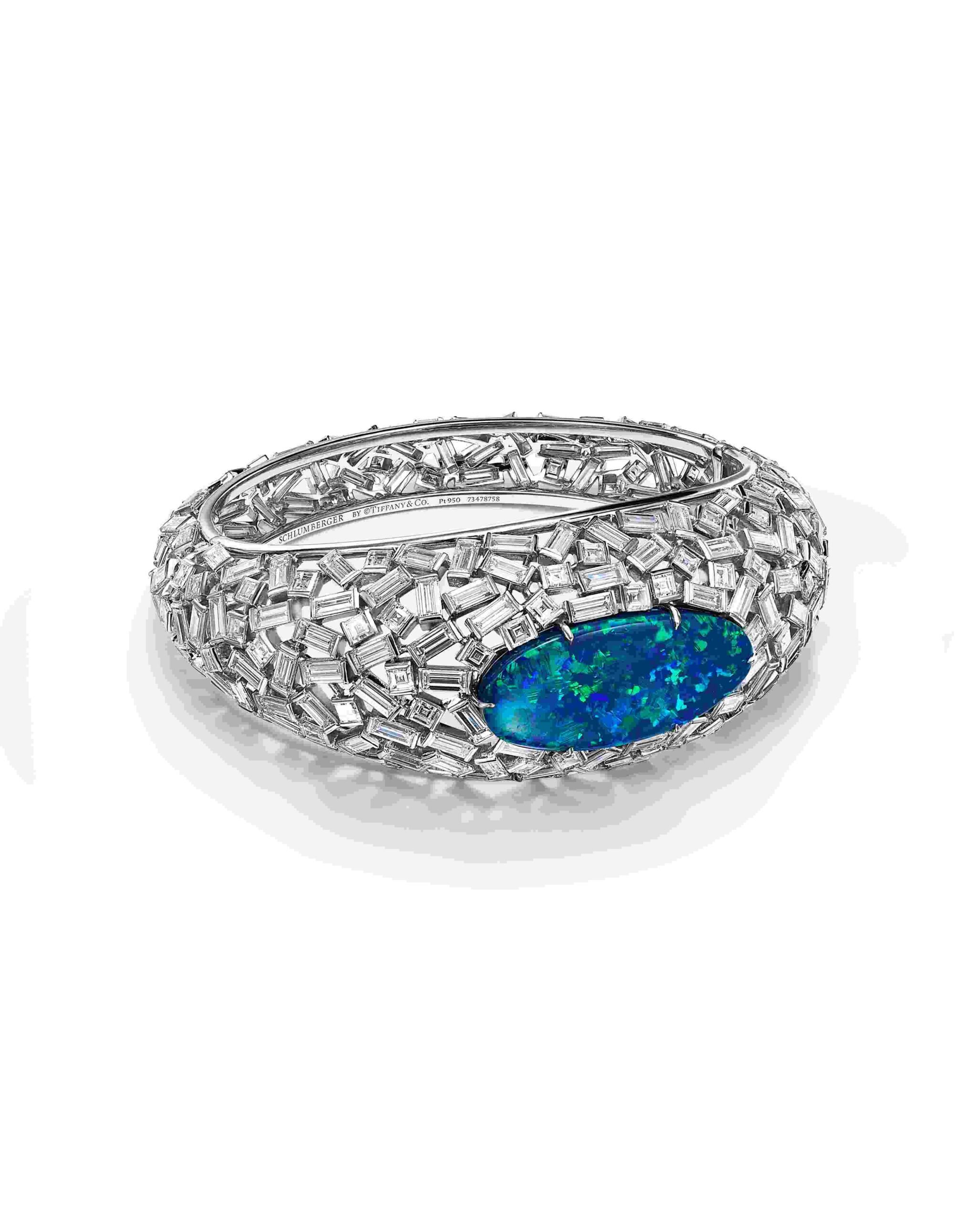 Bracelet in platinum with a black opal and diamonds Blue Book 2023