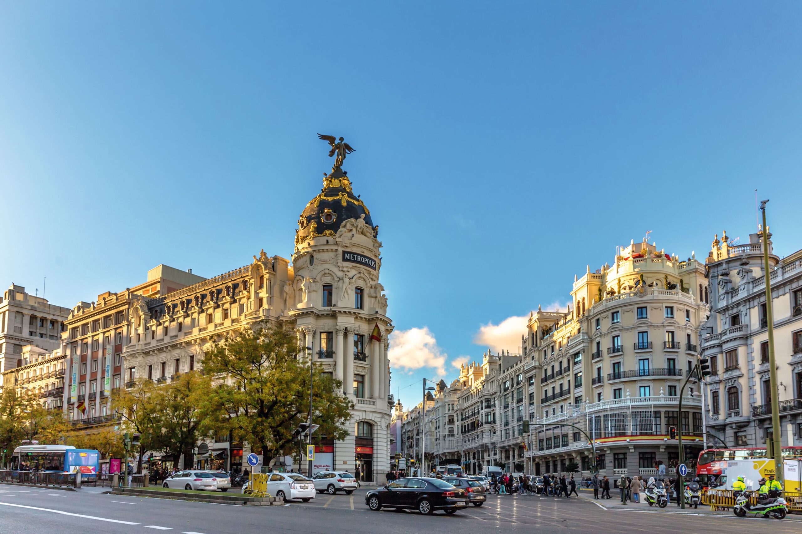 The Edificio Metrópolis in Madrid was 
designed by Jules and Raymond Février