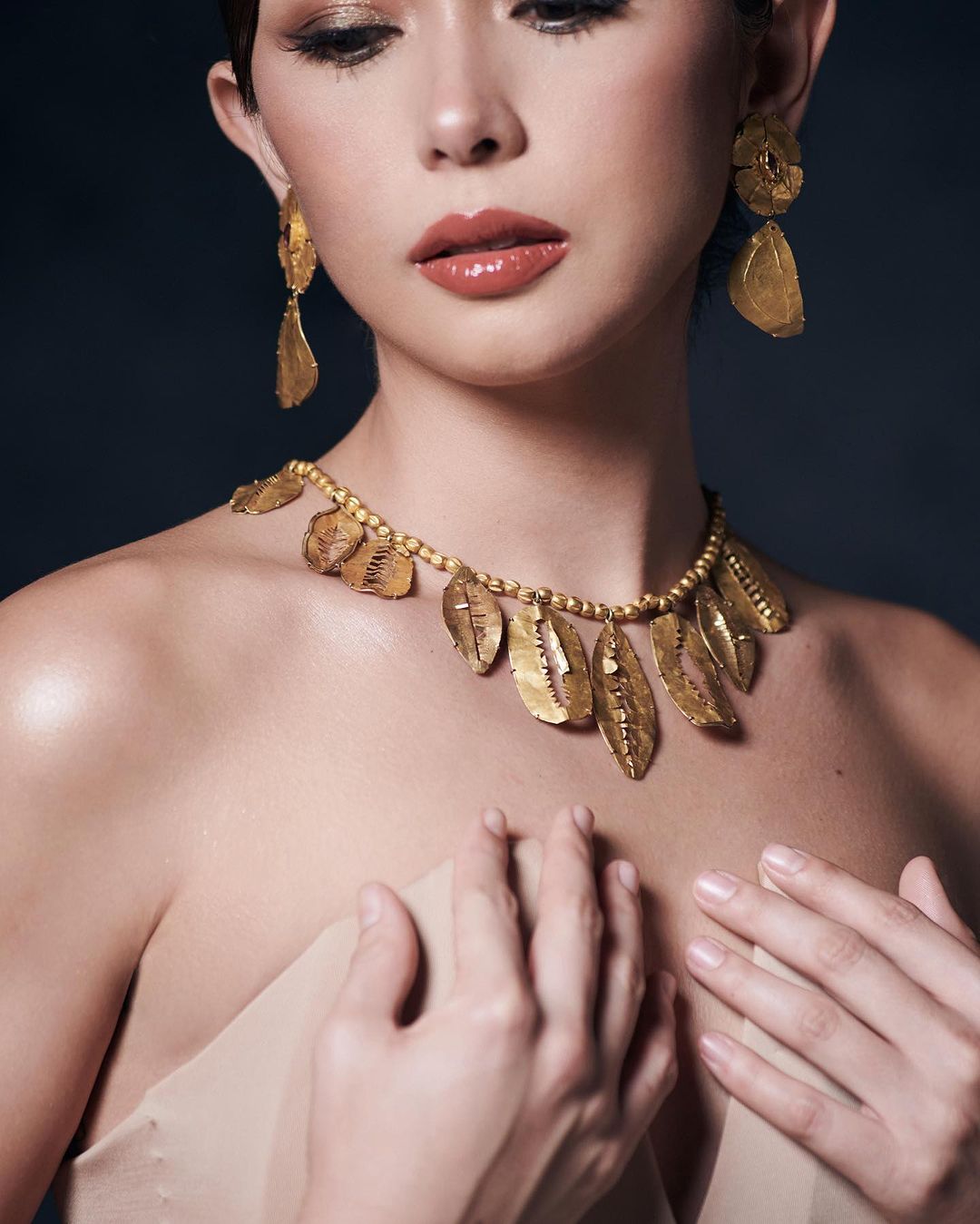 Beauty Gozalez golden mouth and eypieces in GMA GALA 2023