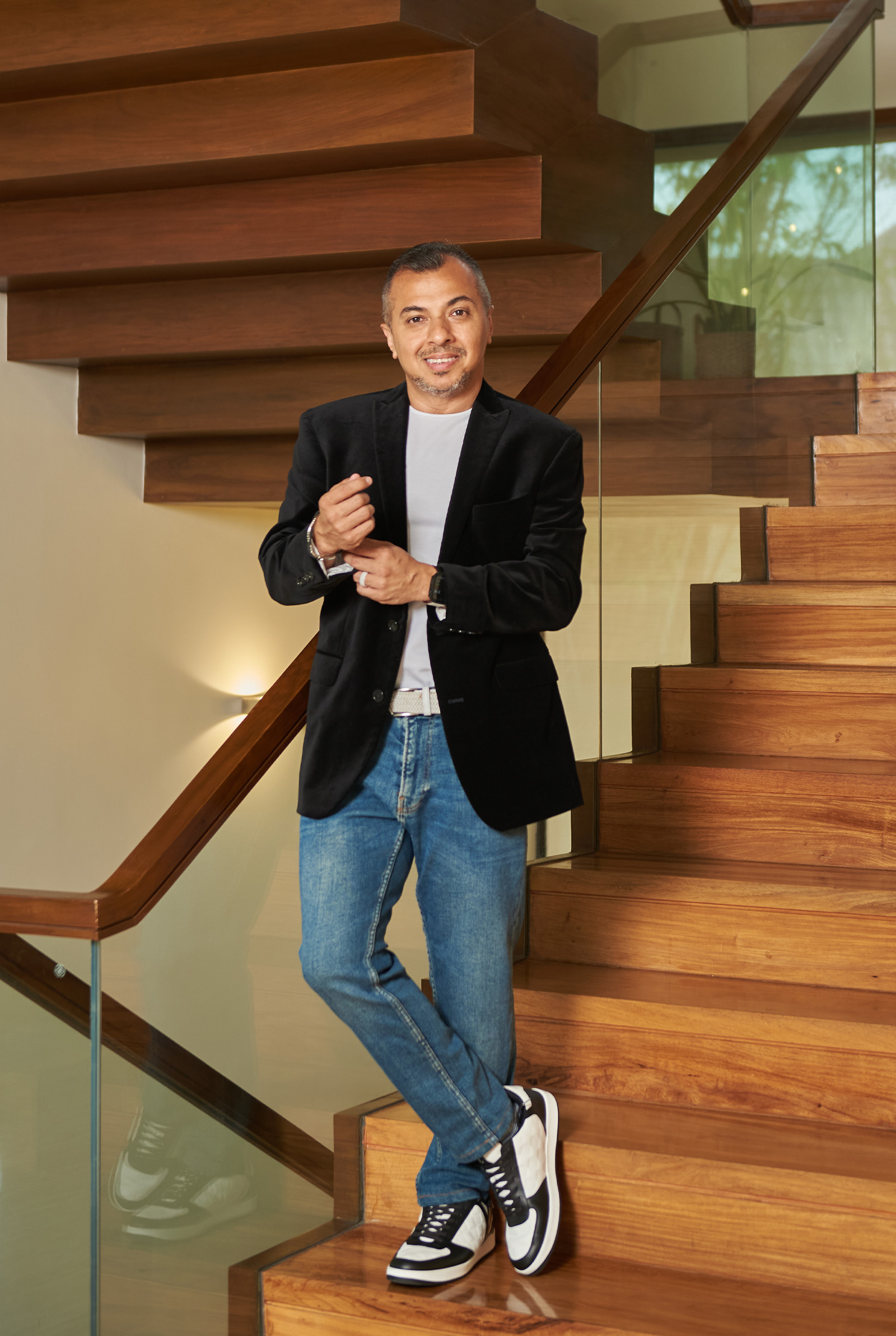 “Little by little, things
are falling into place,”
Mirpuri says, as he
fulfills his childhood
dream of distributing
superhero costumes.