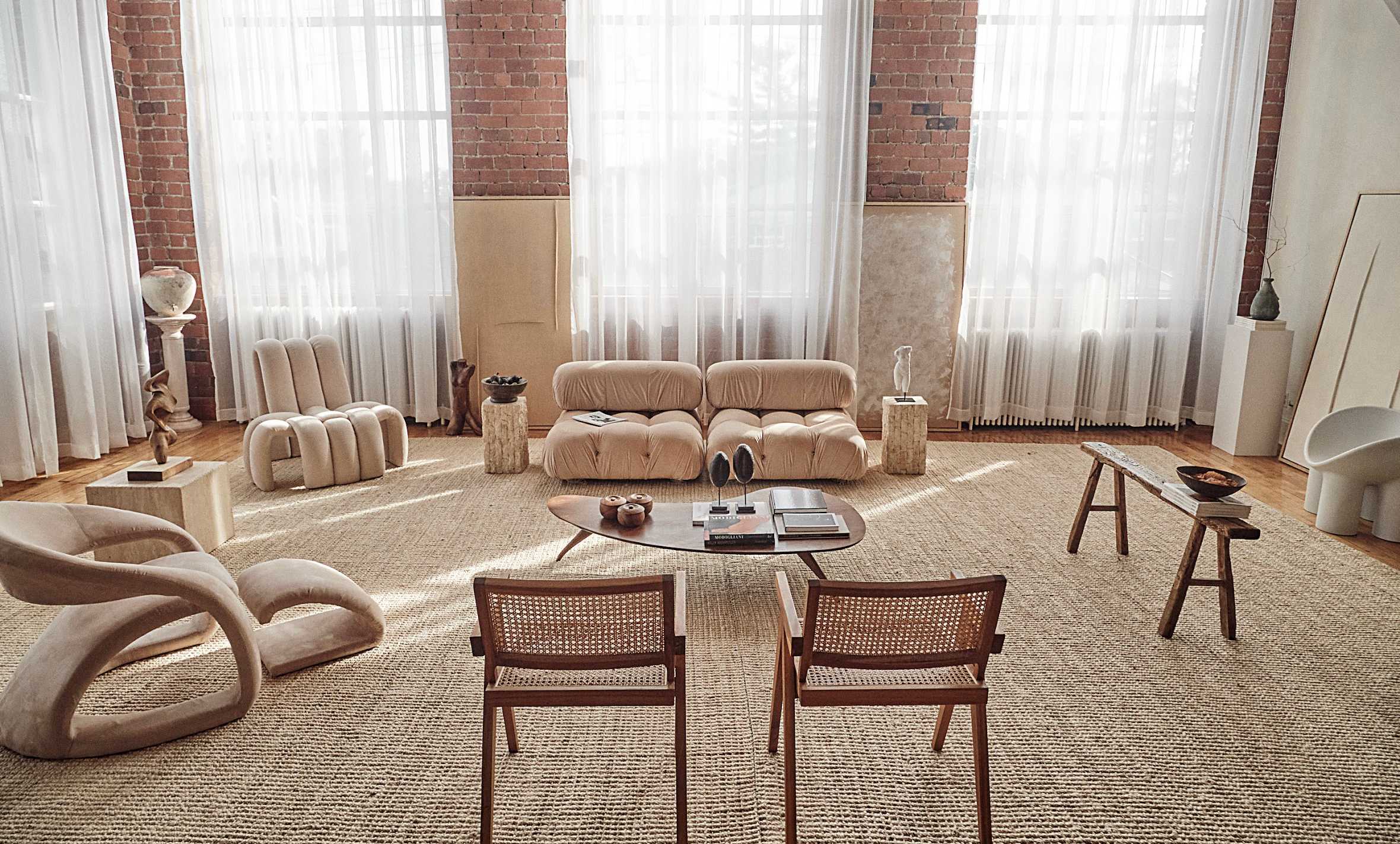 Apart from the earthy colors and organic furniture and decor, the generous distance between the objects create a relaxed and inviting vibe.