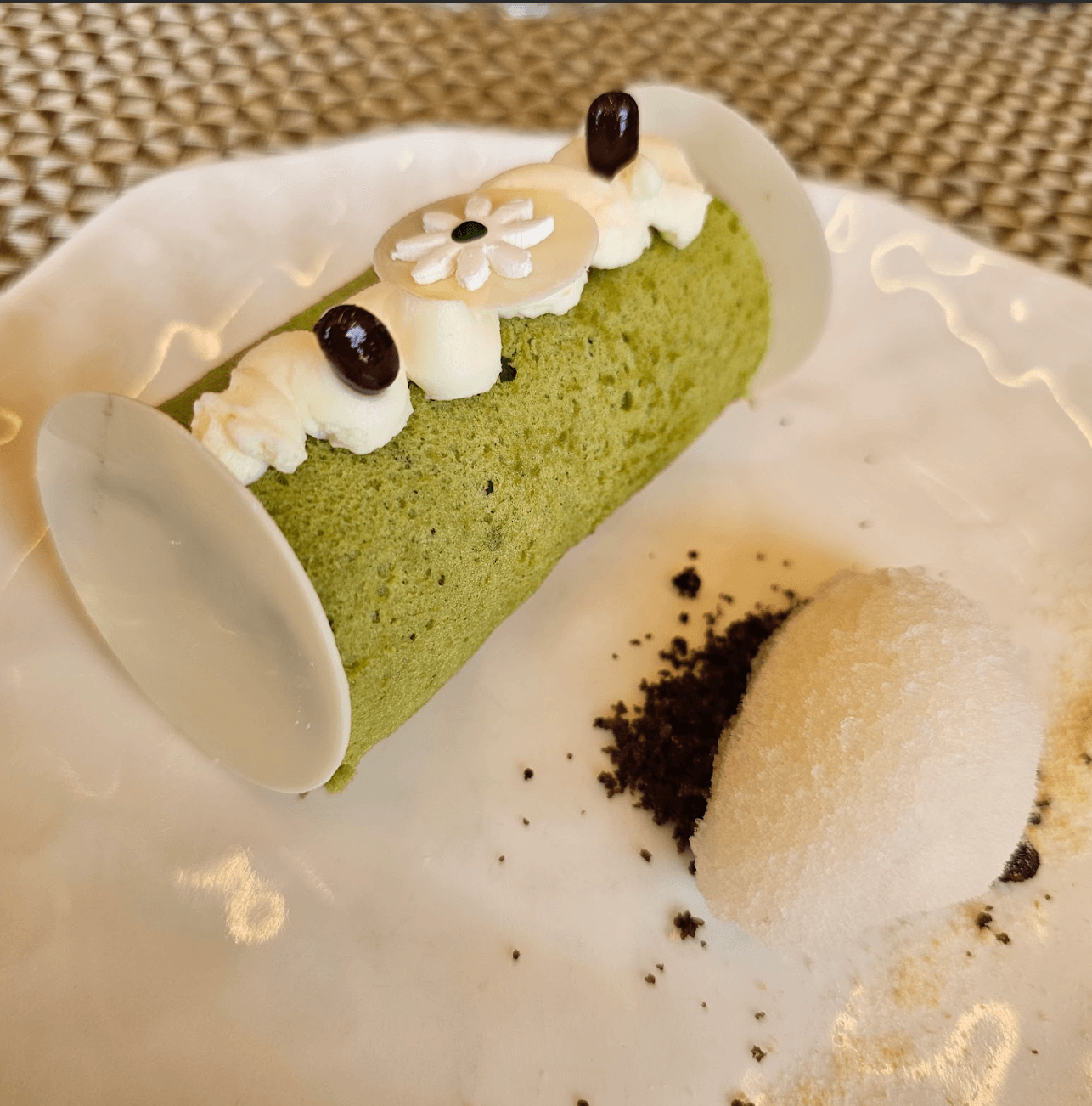 Green Tea Roll Cake from Yakumi