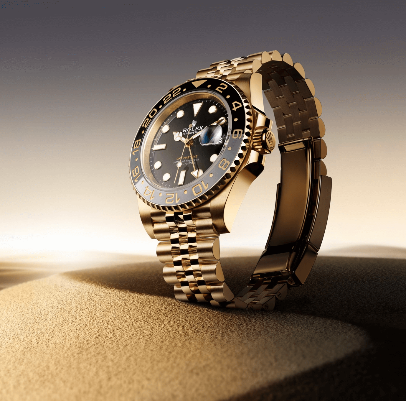 As the successor to the model presented in 1955 and adopted by airline pilots, the GMT-Master II has become the ultimate cosmopolitan watch.