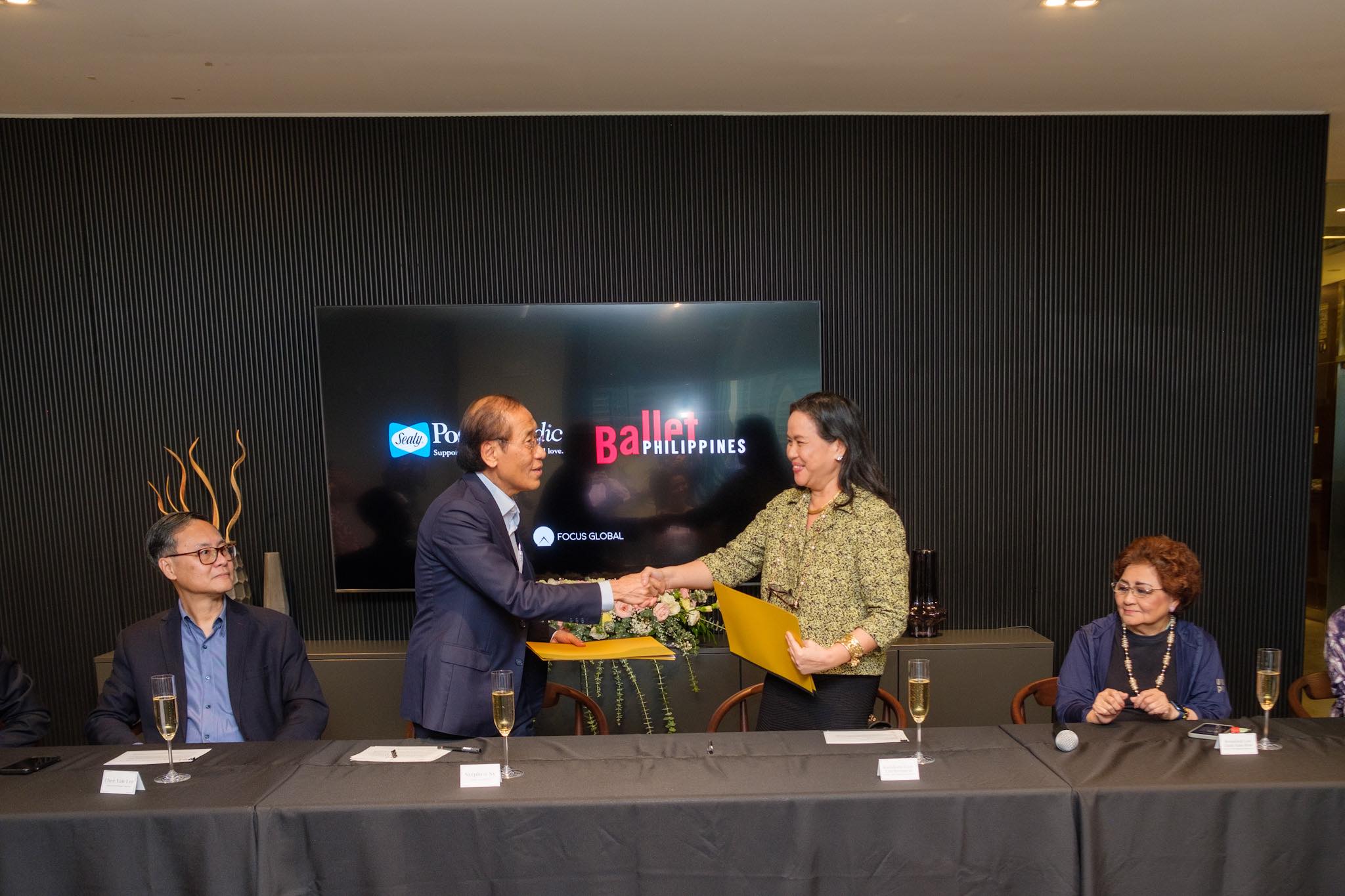 Sealy Sealy Posturepedic® and Ballet Philippines makes their partnership official at the signing event