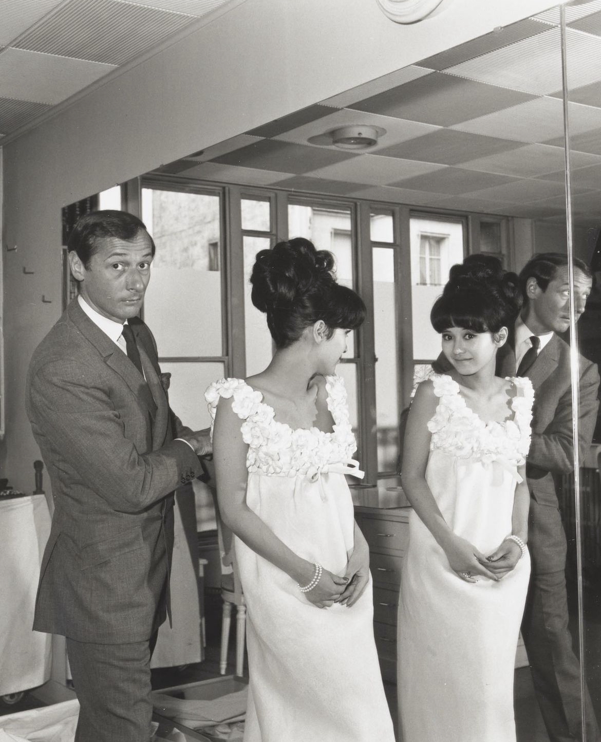 His designs adorned the era's icons. 