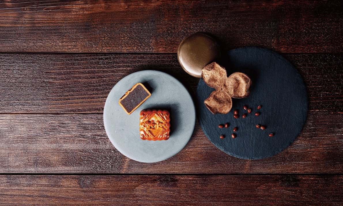 Red bean mooncake with mandarin peel