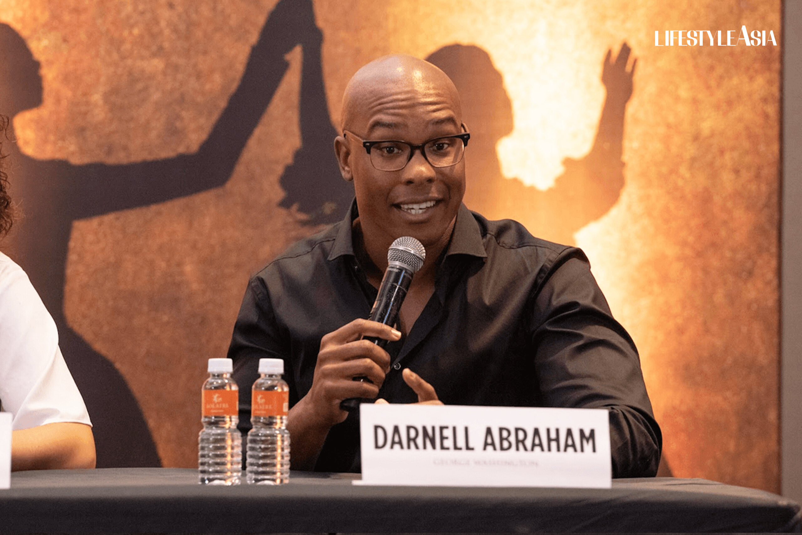 Darnell Abraham plays George Washington