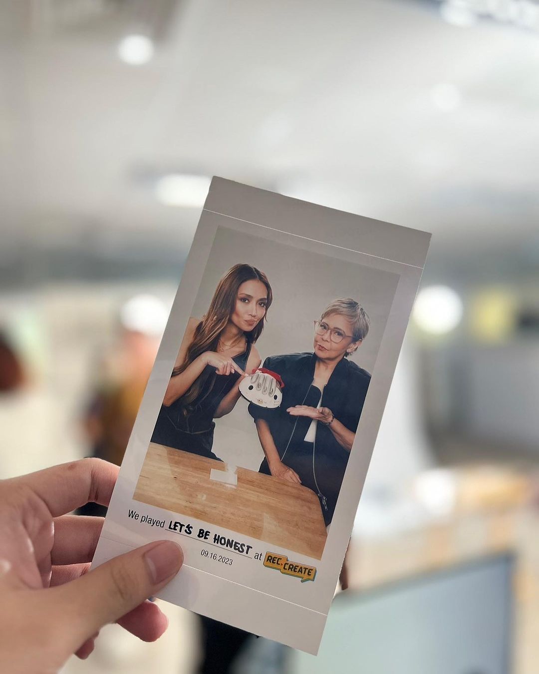 A photo of the two actresses during a shoot for Rec•Create