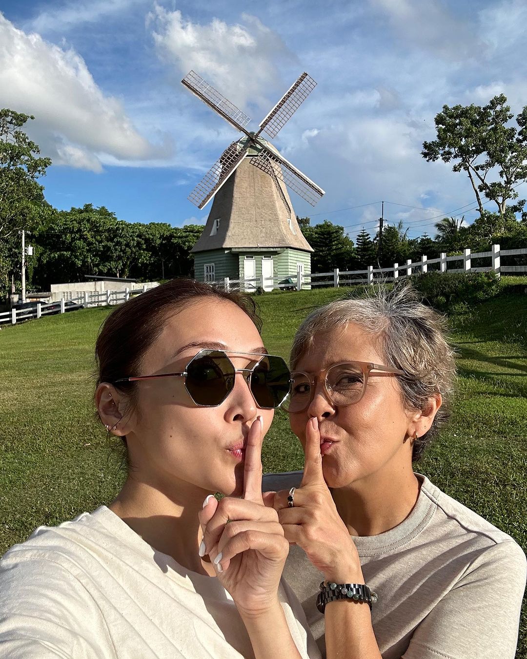 Kathryn Bernardo and Dolly de Leon