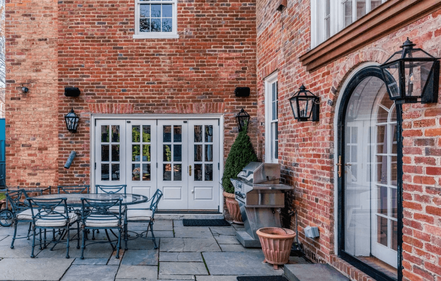 Outdoor dining from the house