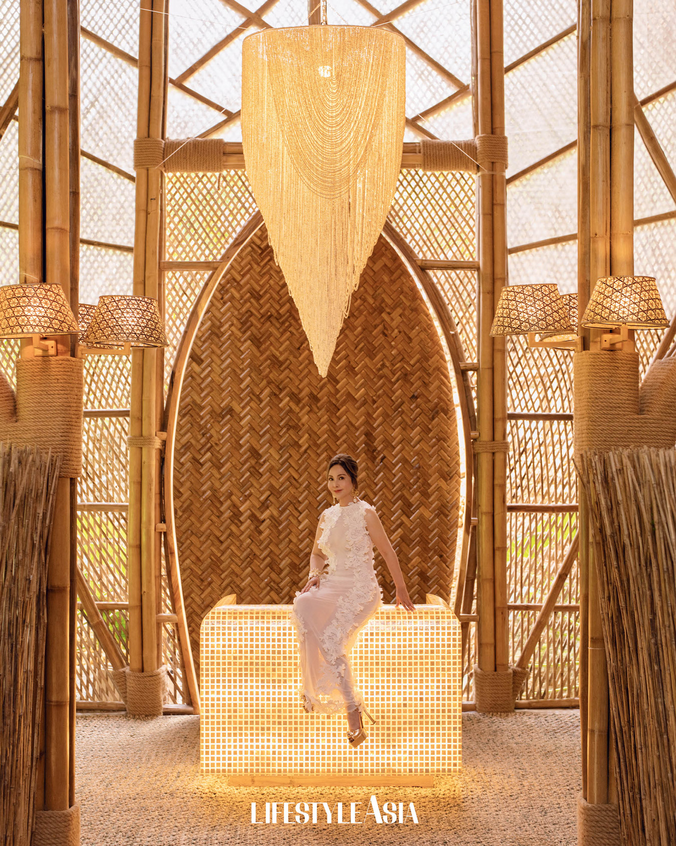 Modern-day superstar, Small Laude 