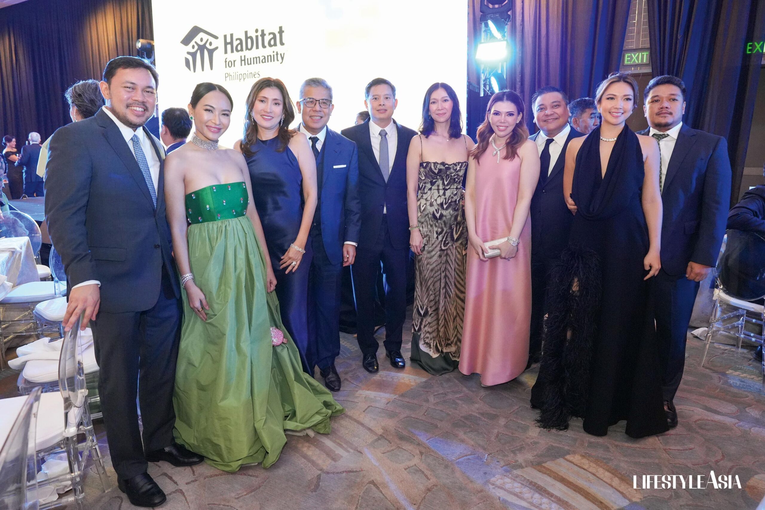 L-R: Mark and Em Aglipay; Carol and Jun Cabangon; Kevin and Kristine Co; Erika and Francis Reyes; Jigger Cruz; Aira Hernandez