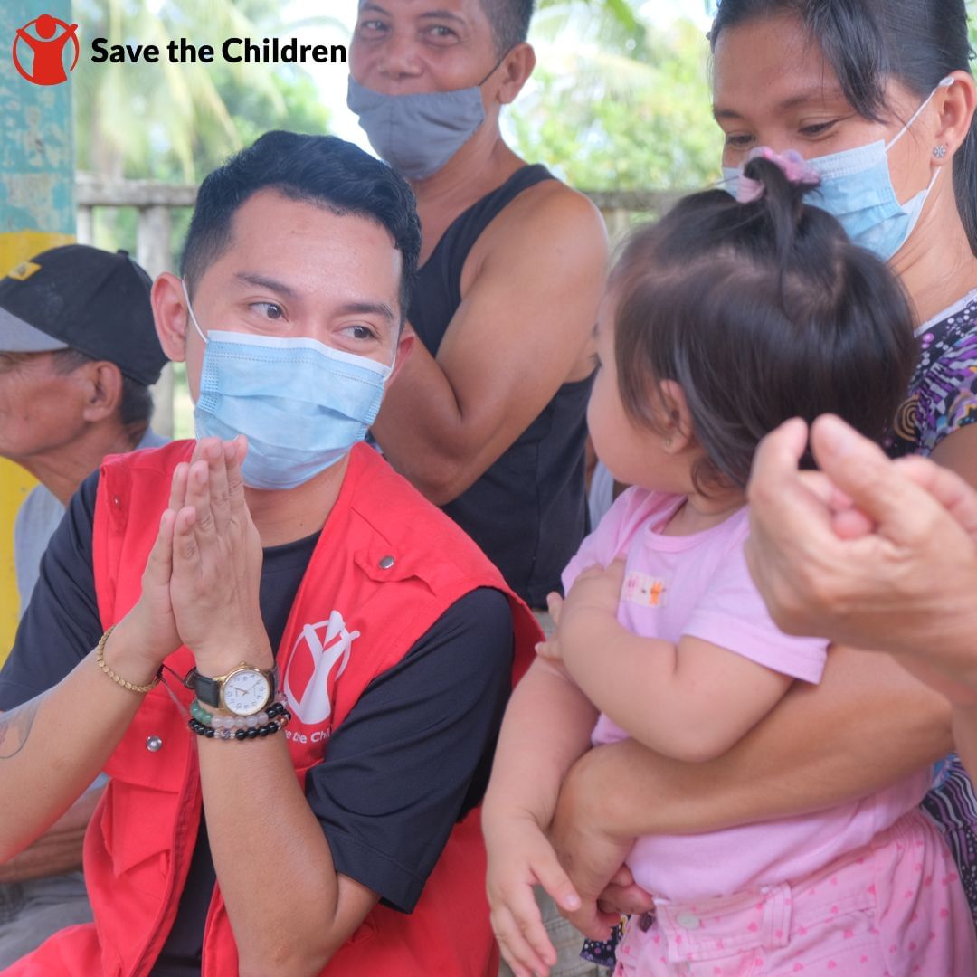 A Save the Children volunteer a disaster-readiness activity