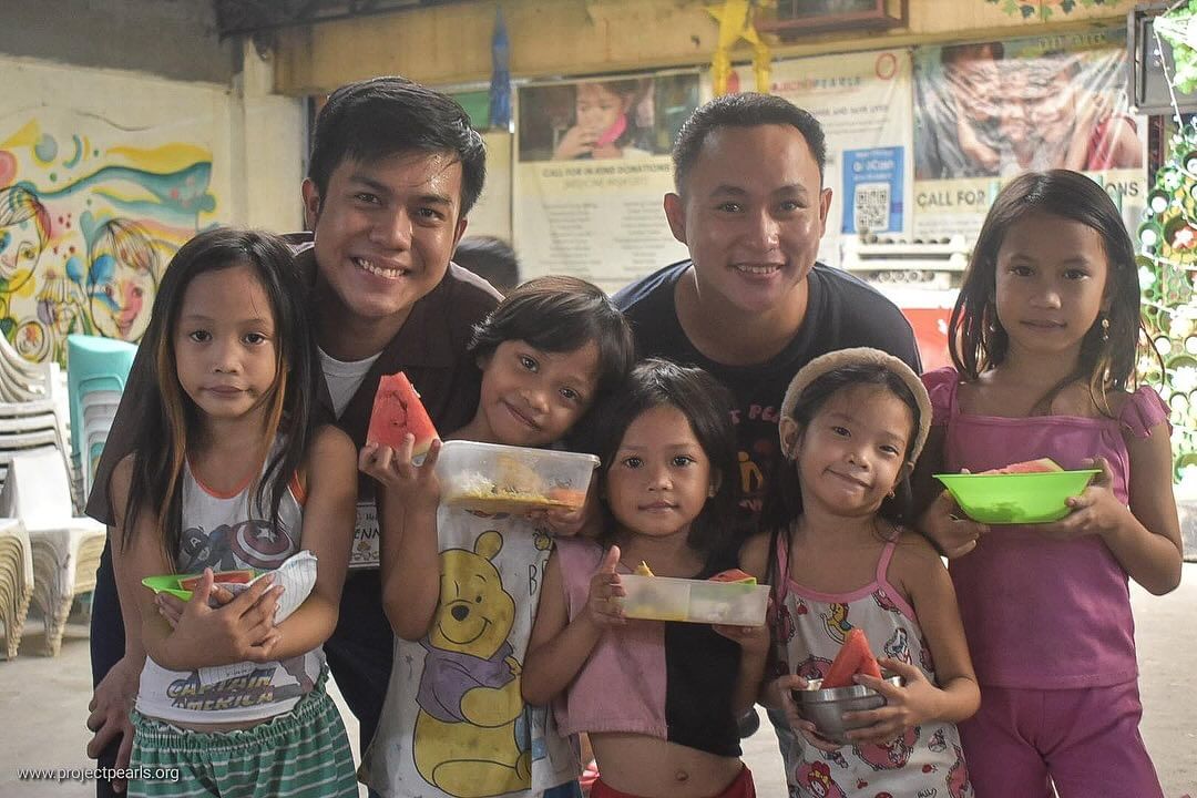 Project Pearls hosts a variety of initiatives, including feeding programs, to help underserved communities gain access to cleaner, more nutritious food