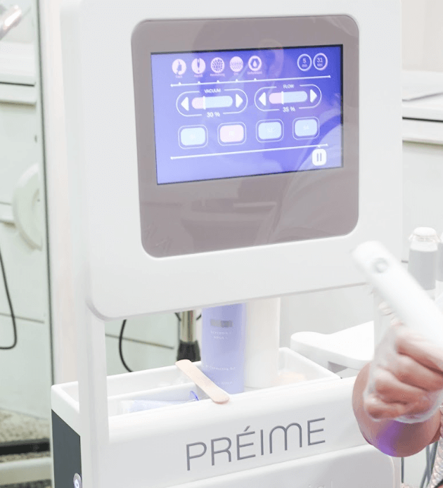 A nourishing serum made up of niacinamide, salicylic acid, hyaluronic acid is applied to the face.