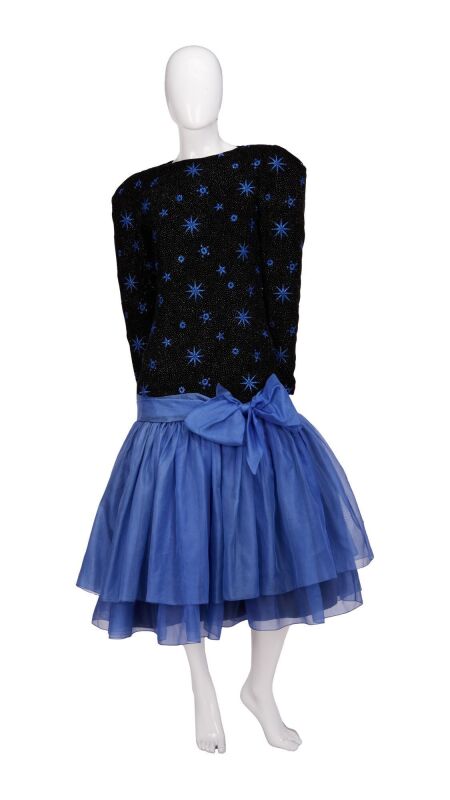 The evening dress is made of black velvet and blue organza