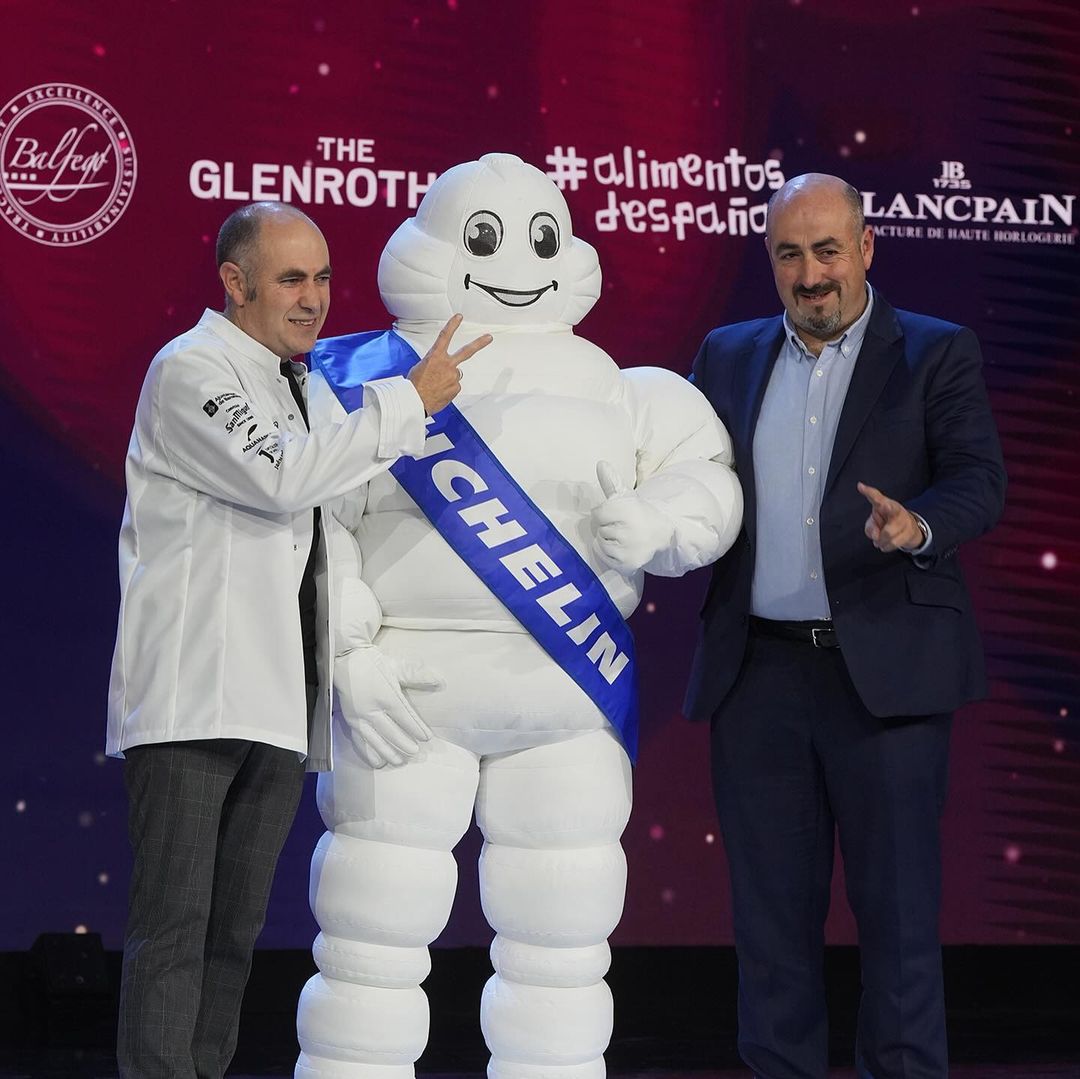 Chef Ignacio Echapresto poses with a peace sign, receives two Michelin stars for Venta Moncalvillo