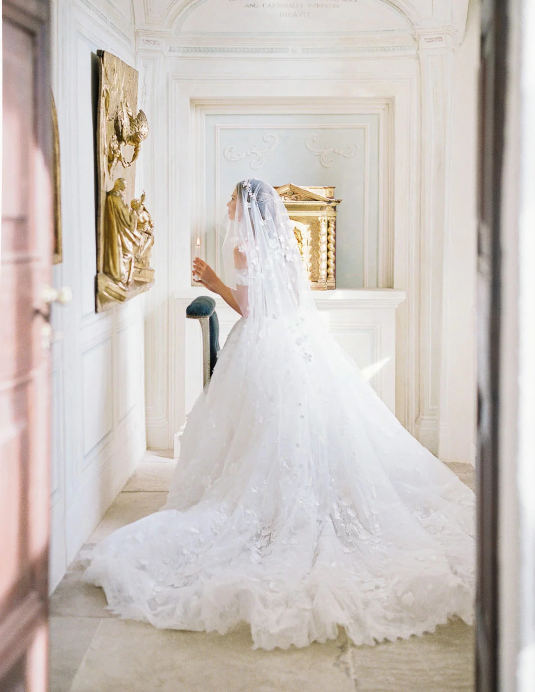 The estate also hosts a valuable collection of fine art and furniture—which makes for beautiful pictures and even a museum-like viewing experience