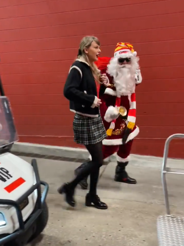 Taylor Swift with her brother Austin Swift at the Chiefs' Christmas Day game