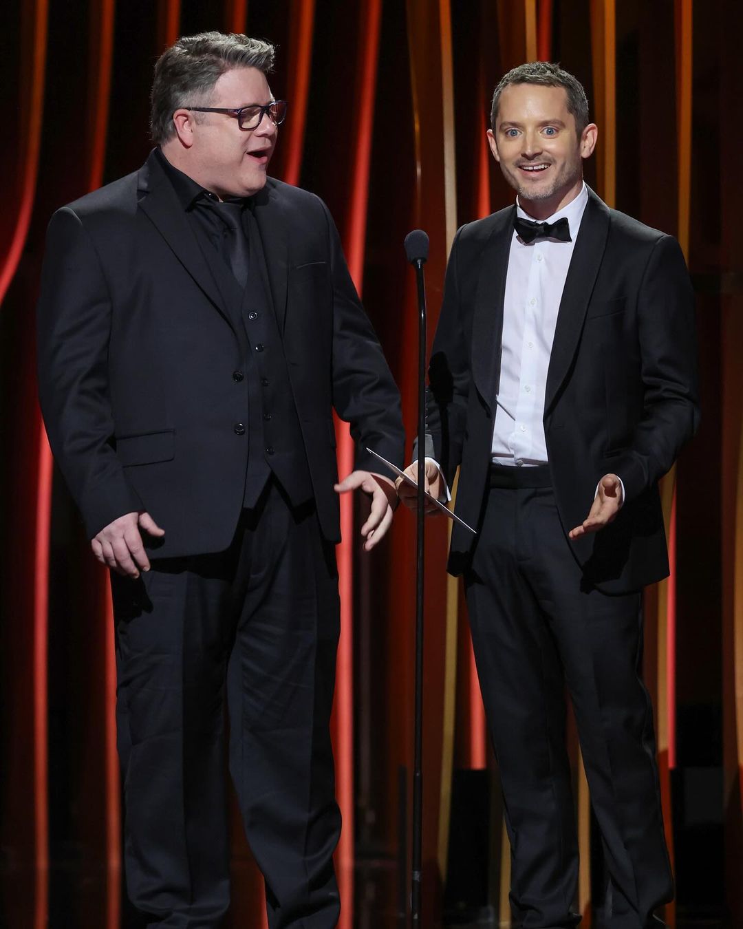 Elijah Wood and Sean Astin reunite at the SAG Awards