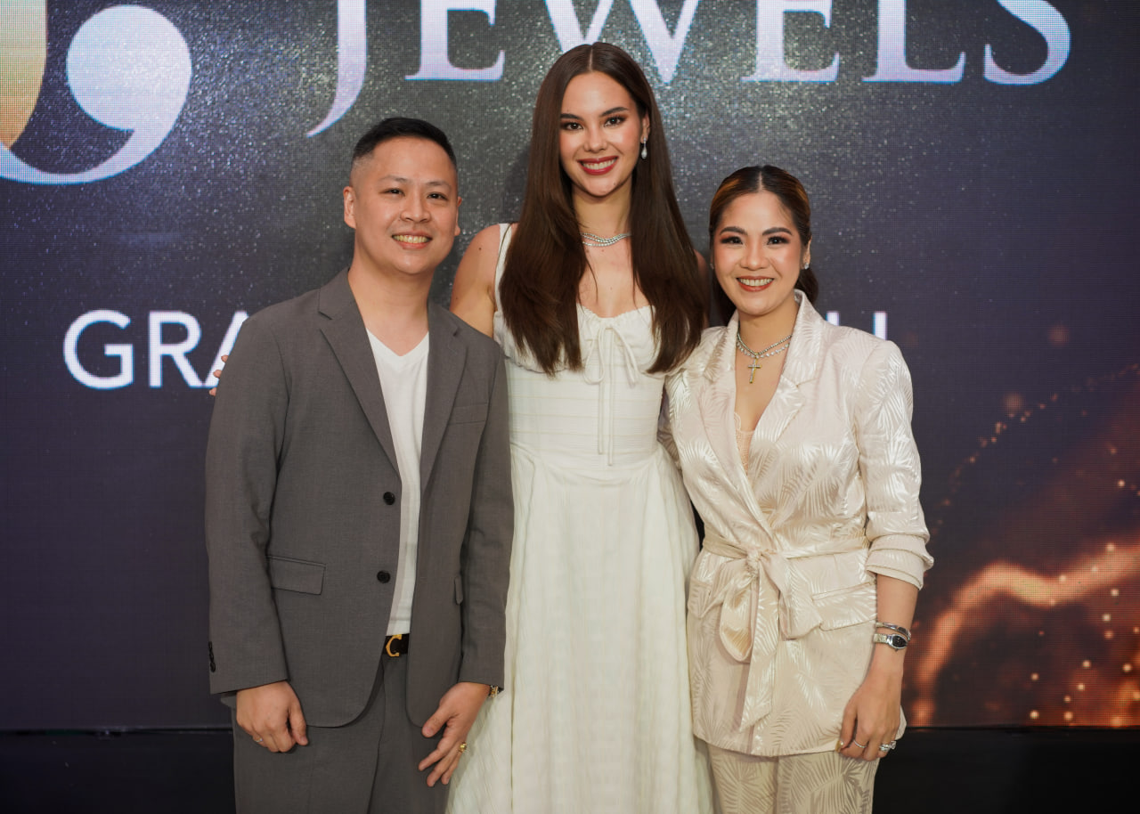 Justin Foo, Miss Universe 2018 Catriona Gray, and the Jhaena Jewels chairwoman Haena Sia-Foo