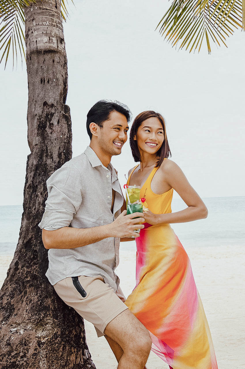 A couple enjoying drinks outside Parasol in Astoria