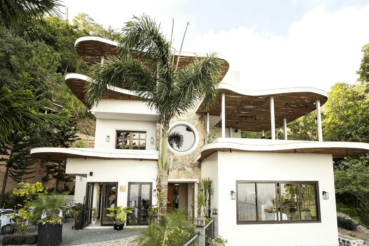 The facade of 180° by Chef Sau