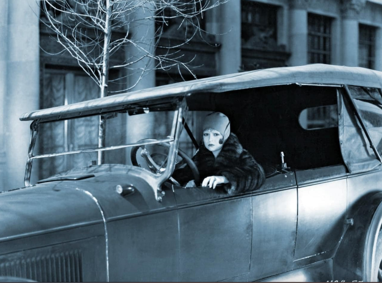 Clara Bow plays Yvonne in “Ladies of the Mob” (1928)