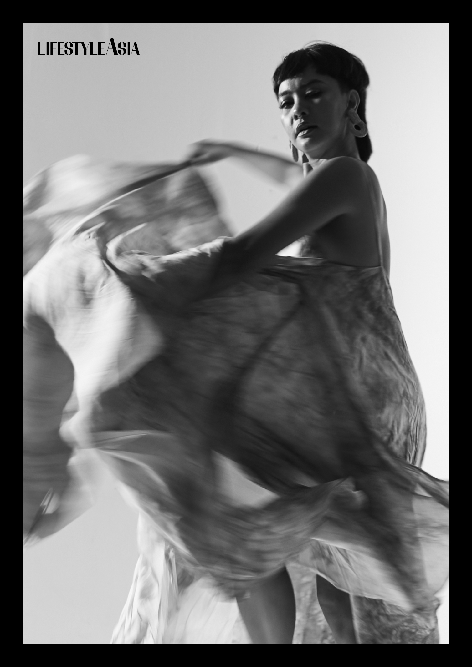 Ea aims to convey a range of emotions, depending on the context. Her focus often centers on environmental topics, global mental health issues, and the themes of liberation, empowerment, sensuality, sexuality, and spirituality. 