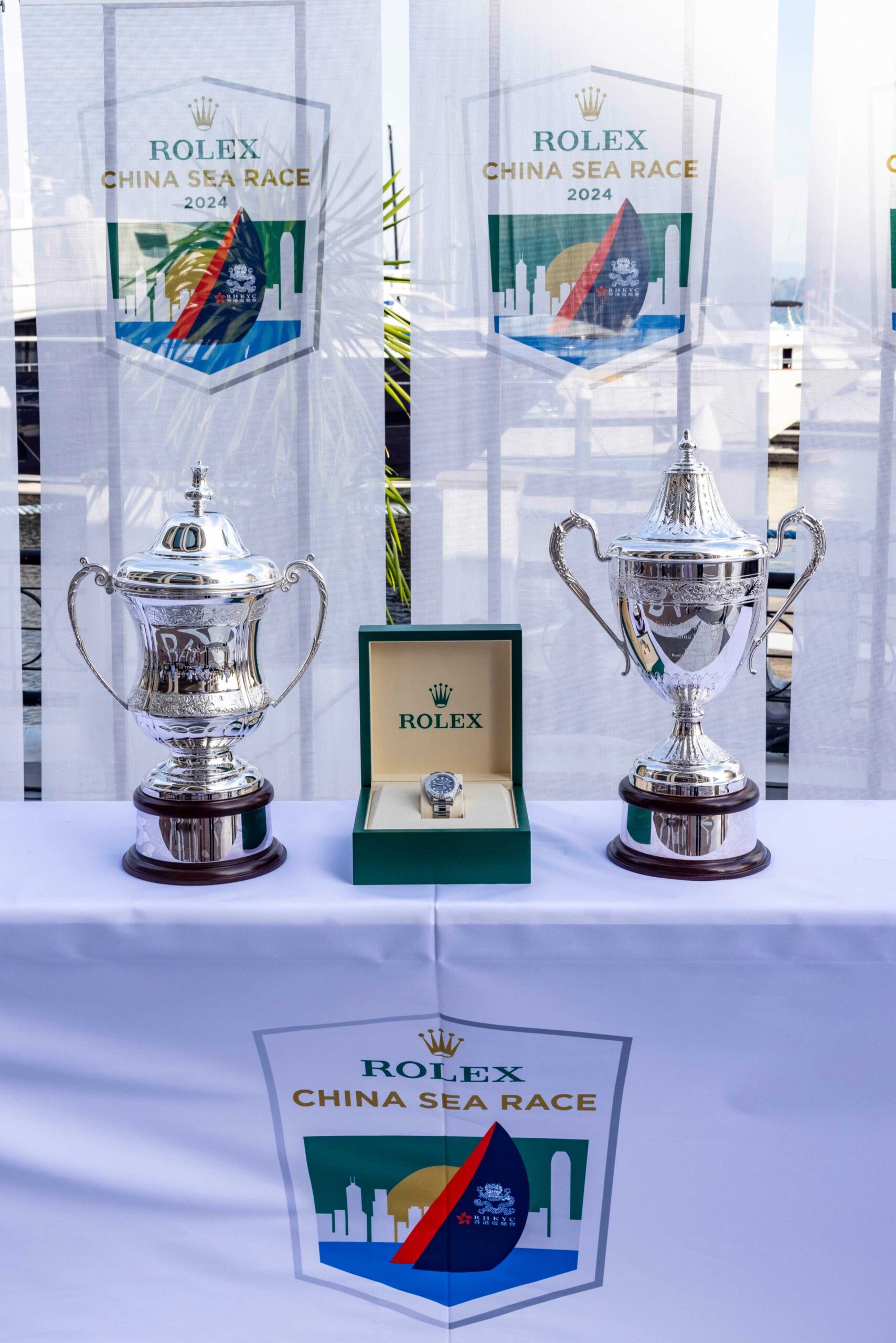 Presentation or prizes in Subic Bay